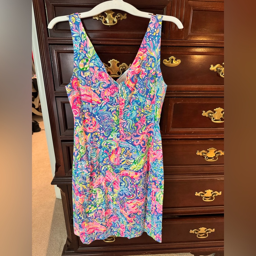 Lilly Pulitzer NWT shift dress with v neck and back - Picture 2 of 3